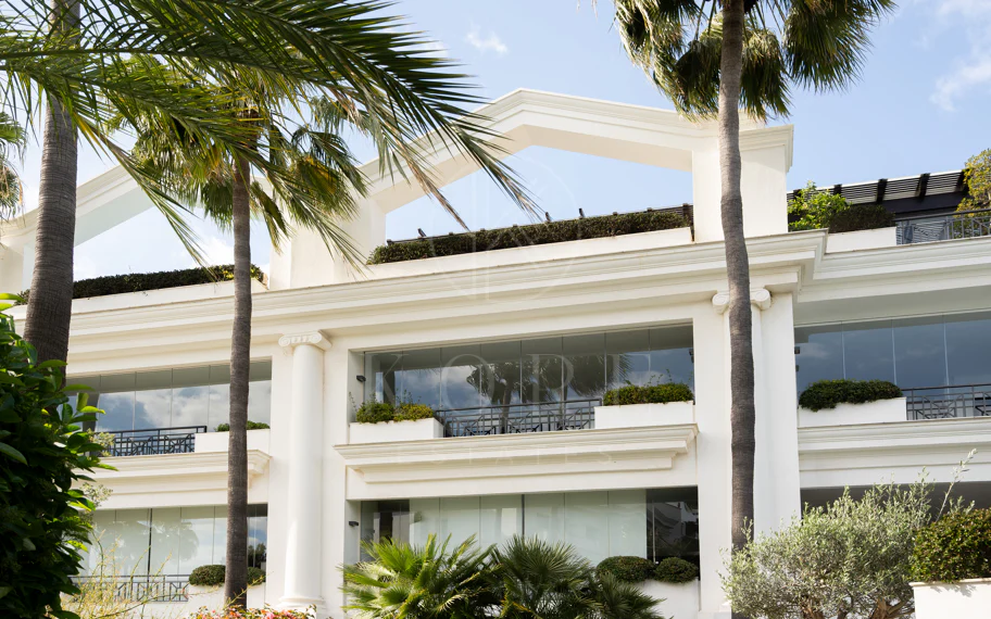 Exclusive Ground-Floor Apartment in Doncella Beach, Estepona