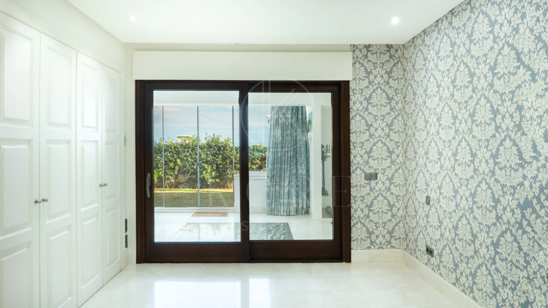 Exclusive Ground-Floor Apartment in Doncella Beach, Estepona