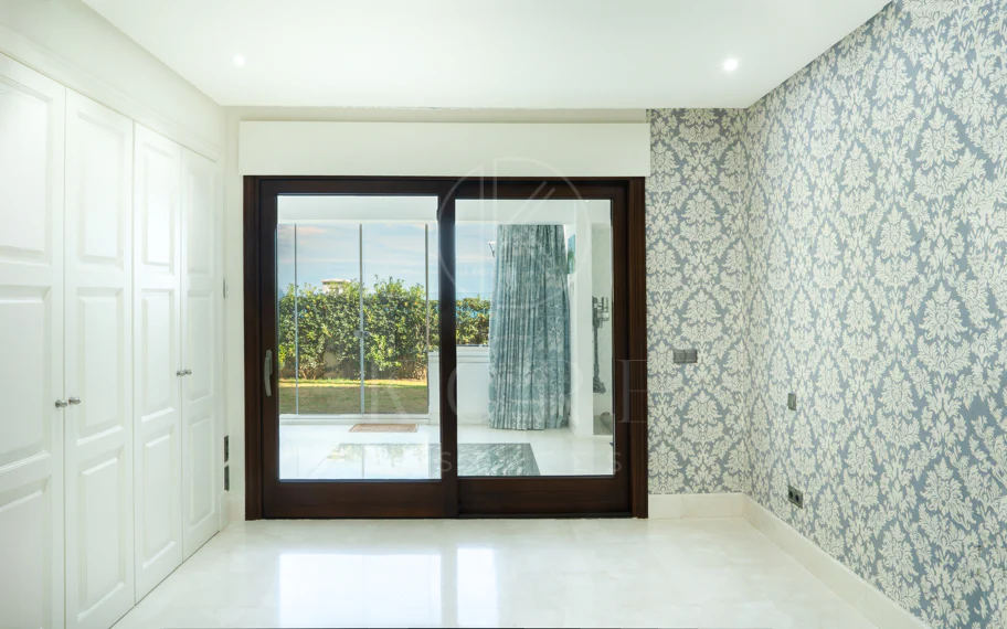 Exclusive Ground-Floor Apartment in Doncella Beach, Estepona
