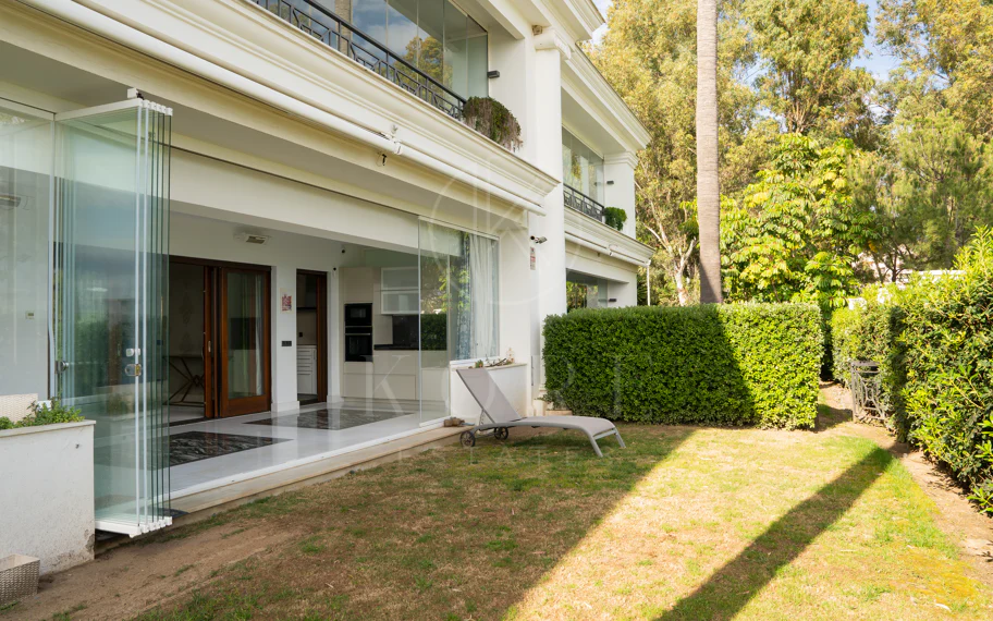 Exclusive Ground-Floor Apartment in Doncella Beach, Estepona