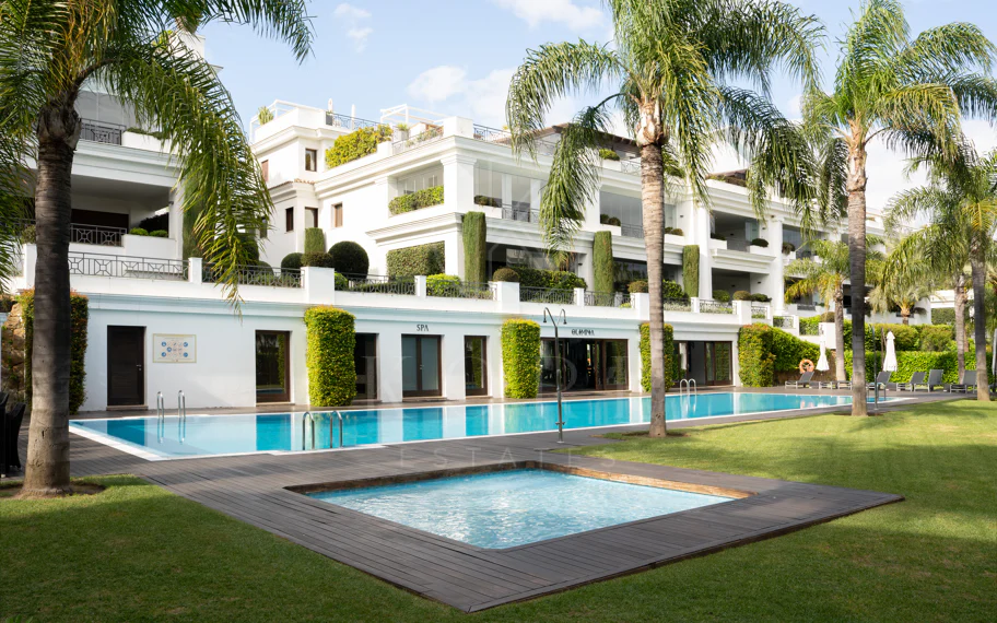 Exclusive Ground-Floor Apartment in Doncella Beach, Estepona
