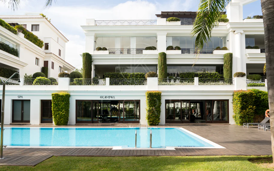 Exclusive Ground-Floor Apartment in Doncella Beach, Estepona