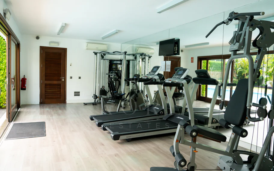 Exclusive Ground-Floor Apartment in Doncella Beach, Estepona