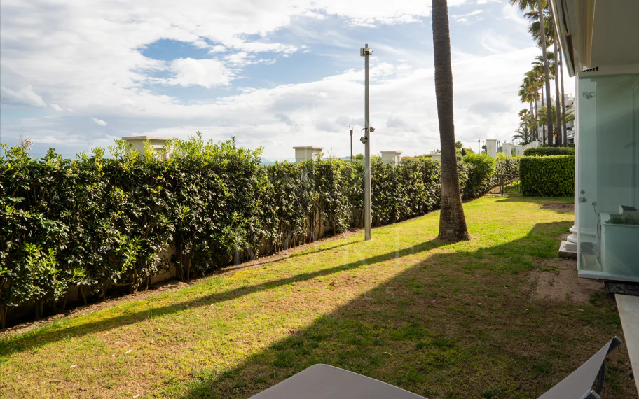 Exclusive Ground-Floor Apartment in Doncella Beach, Estepona