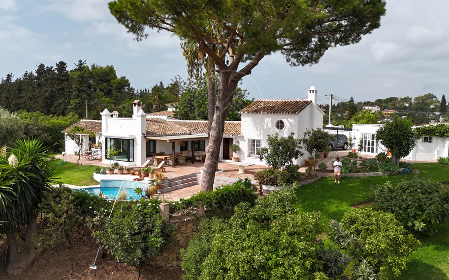Charming Villa with Panoramic Views in Guadalmina Alta