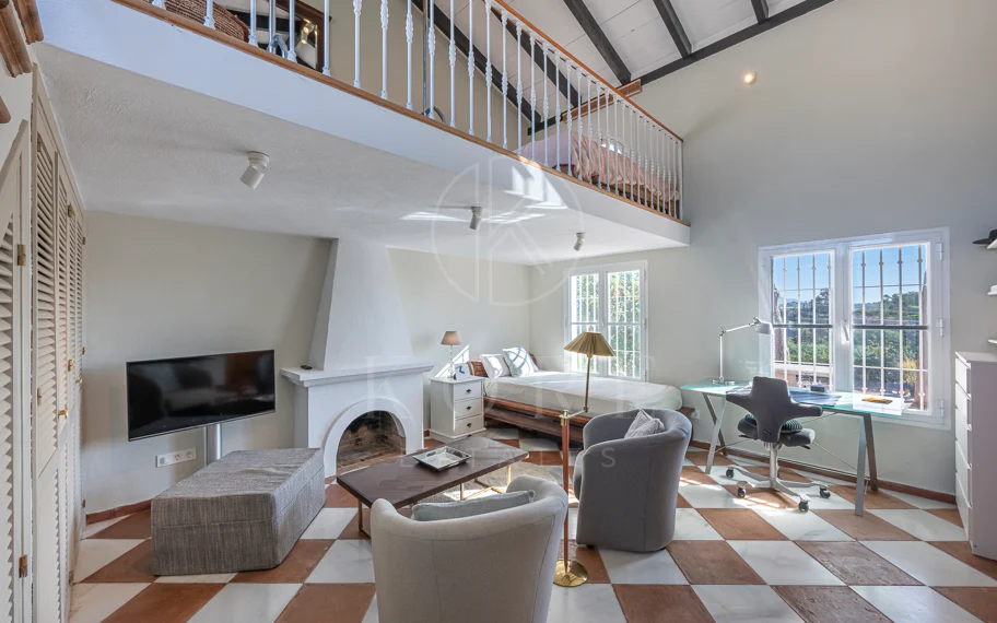 Charming Villa with Panoramic Views in Guadalmina Alta
