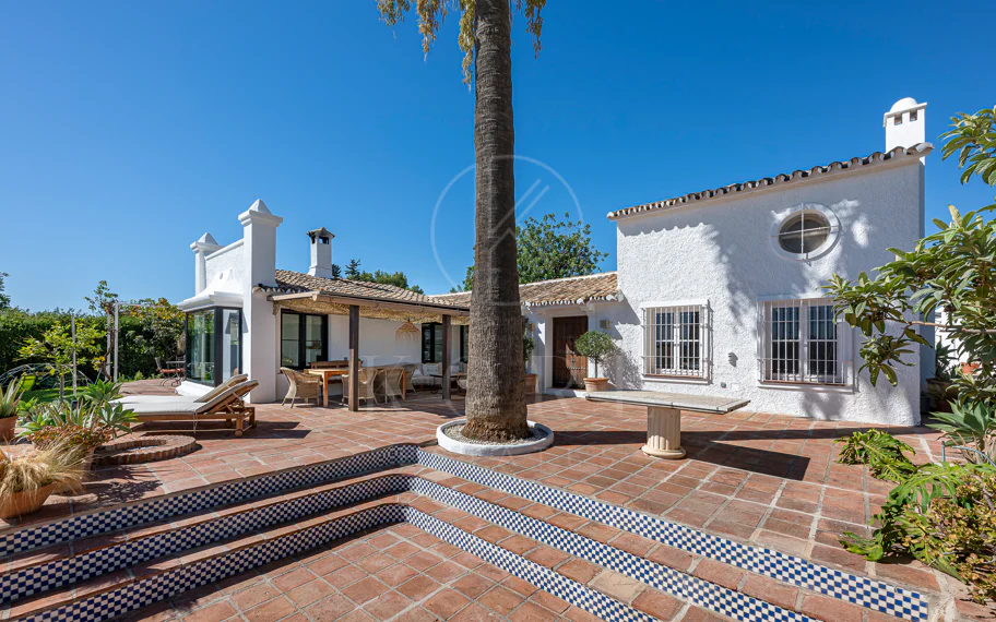 Charming Villa with Panoramic Views in Guadalmina Alta