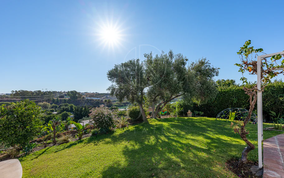 Charming Villa with Panoramic Views in Guadalmina Alta
