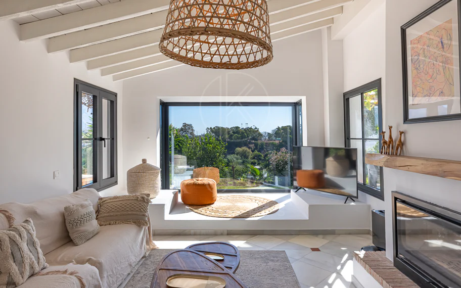 Charming Villa with Panoramic Views in Guadalmina Alta