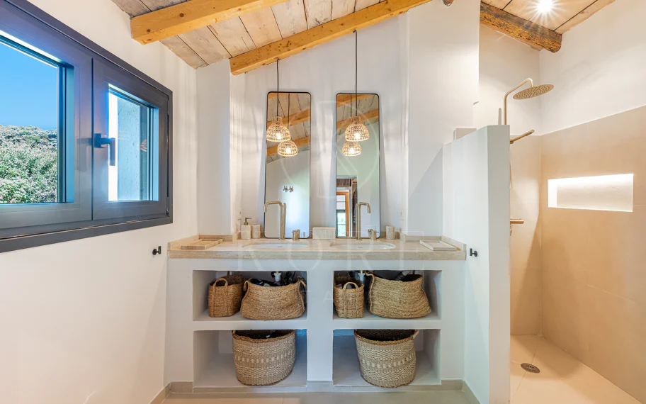 Charming Villa with Panoramic Views in Guadalmina Alta