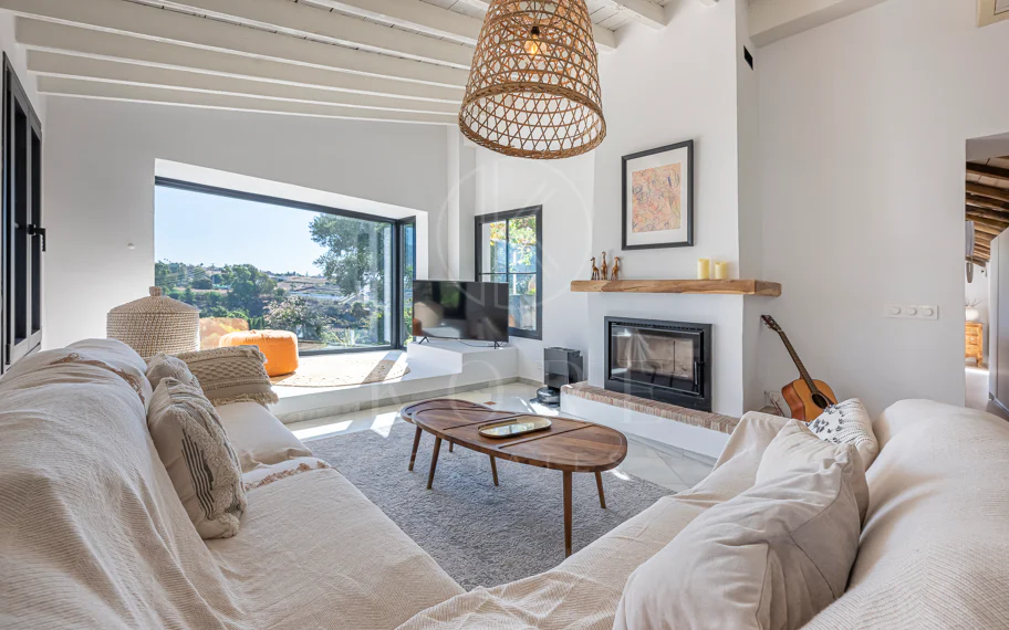 Charming Villa with Panoramic Views in Guadalmina Alta