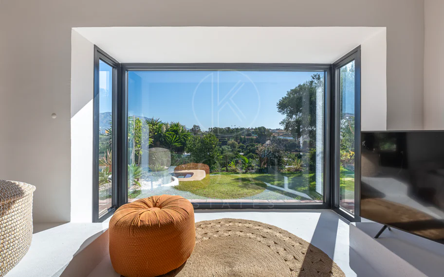 Charming Villa with Panoramic Views in Guadalmina Alta