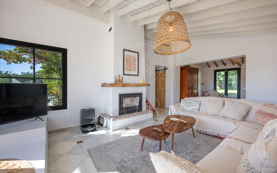 Charming Villa with Panoramic Views in Guadalmina Alta