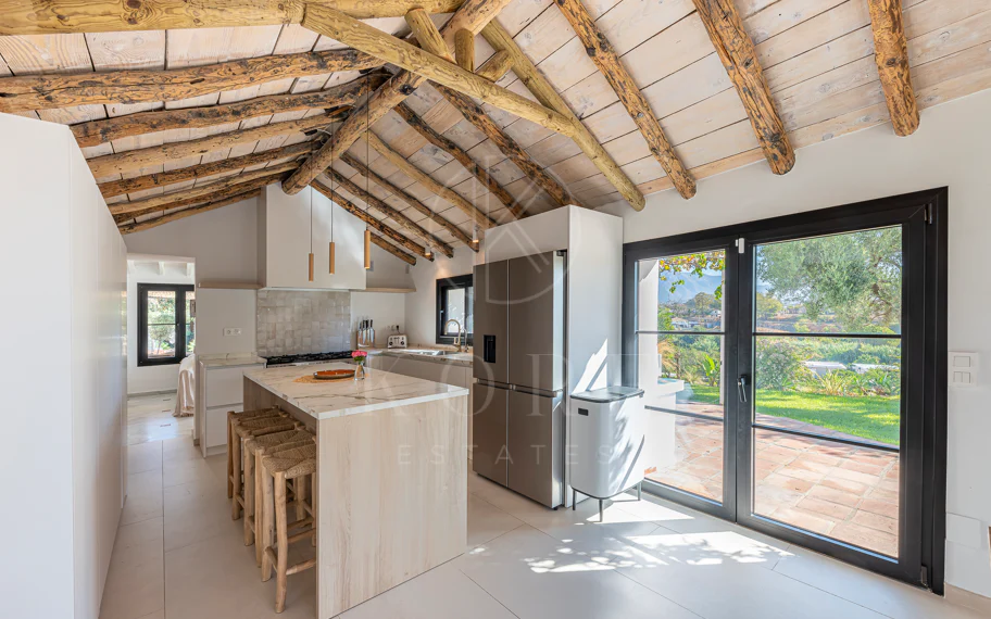 Charming Villa with Panoramic Views in Guadalmina Alta