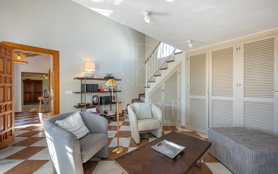 Charming Villa with Panoramic Views in Guadalmina Alta