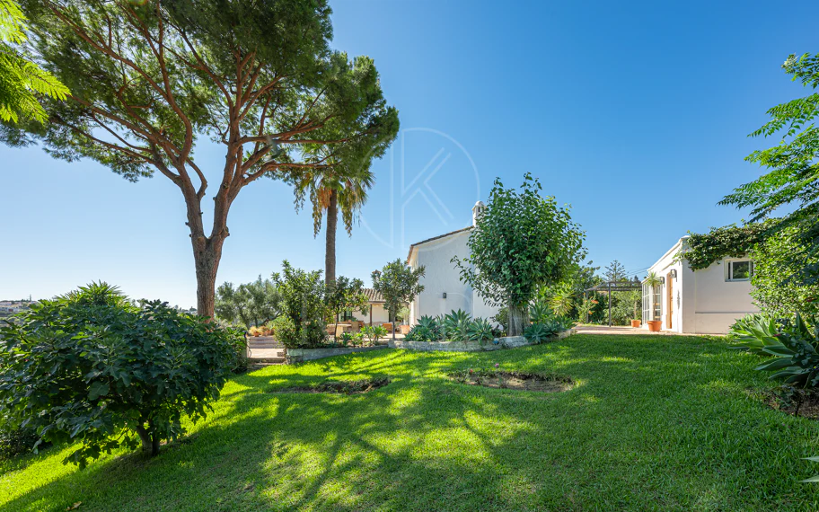 Charming Villa with Panoramic Views in Guadalmina Alta
