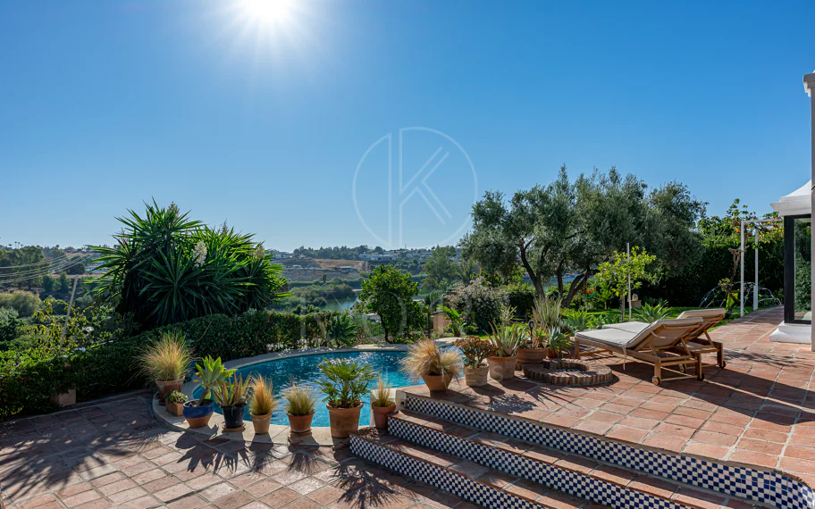 Charming Villa with Panoramic Views in Guadalmina Alta