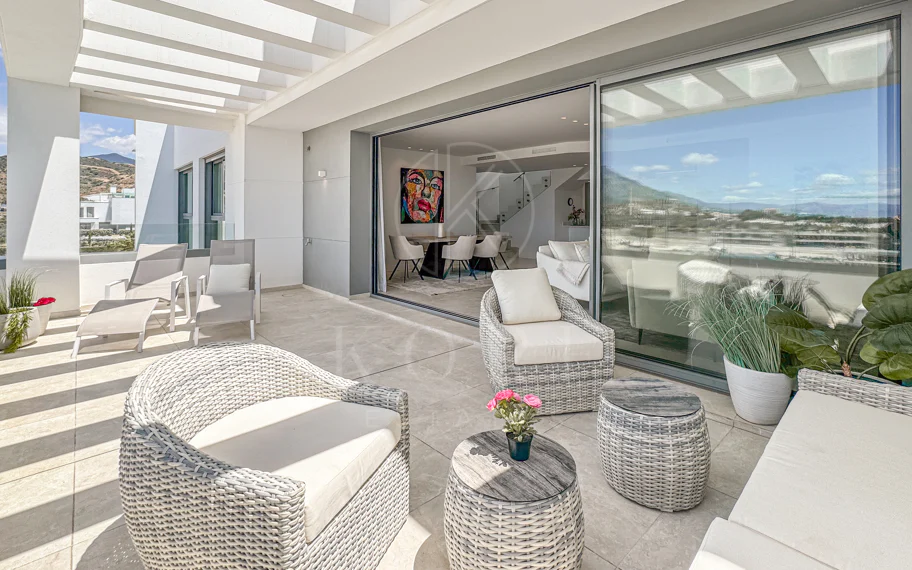 Contemporary penthouse with terrace and solarium both with panoramic views of the Mediterranean Sea in top location