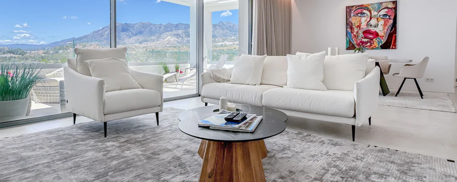 Ático contemporáneo con terraza y solárium, ambos con vistas panorámicas al mar Mediterráneo en una ubicación privilegiada