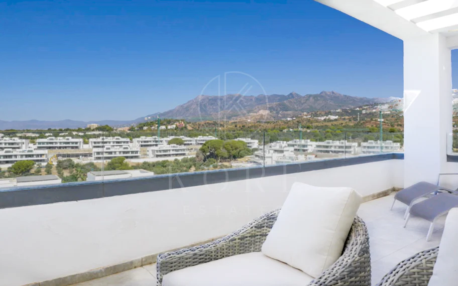 Contemporary penthouse with terrace and solarium both with panoramic views of the Mediterranean Sea in top location