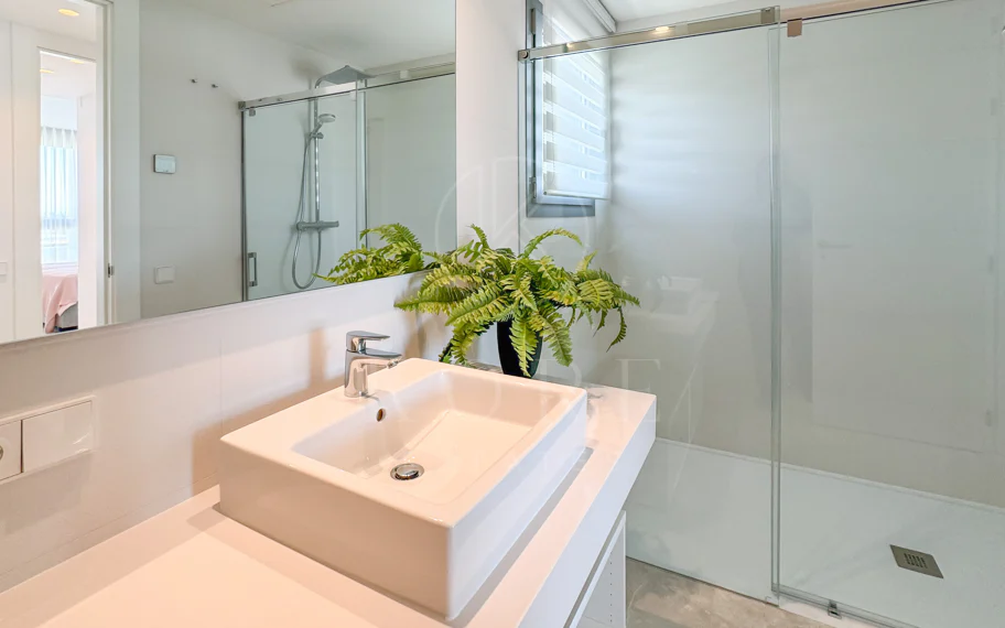 Contemporary penthouse with terrace and solarium both with panoramic views of the Mediterranean Sea in top location