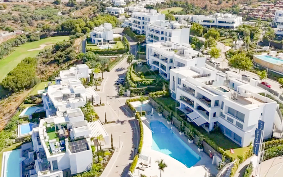 Contemporary penthouse with terrace and solarium both with panoramic views of the Mediterranean Sea in top location