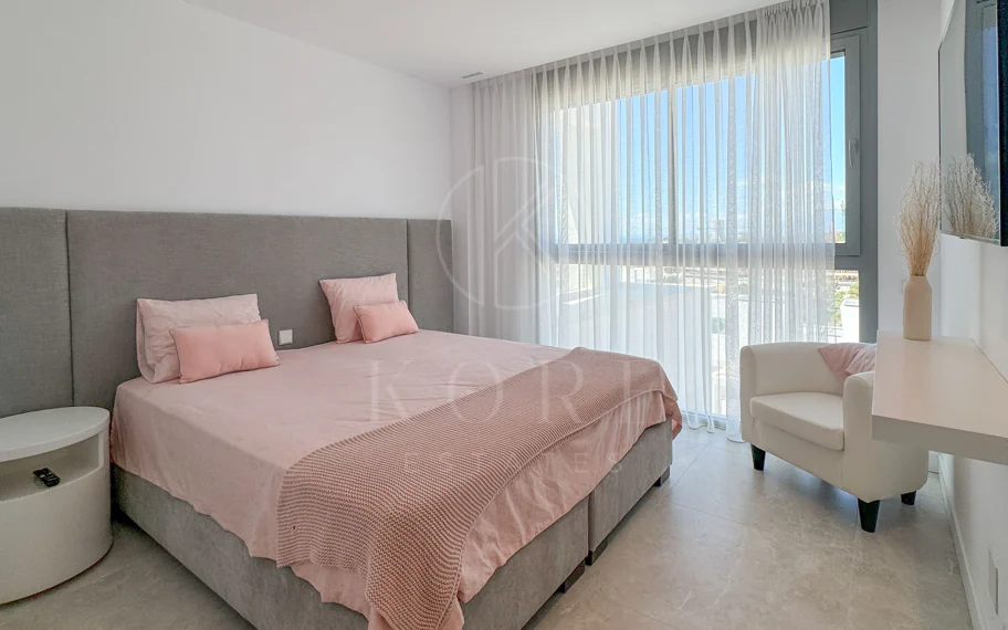 Contemporary penthouse with terrace and solarium both with panoramic views of the Mediterranean Sea in top location