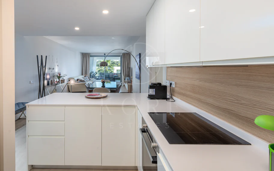 Brand New Modern Apartment with Top Amenities in Selwo Estepona