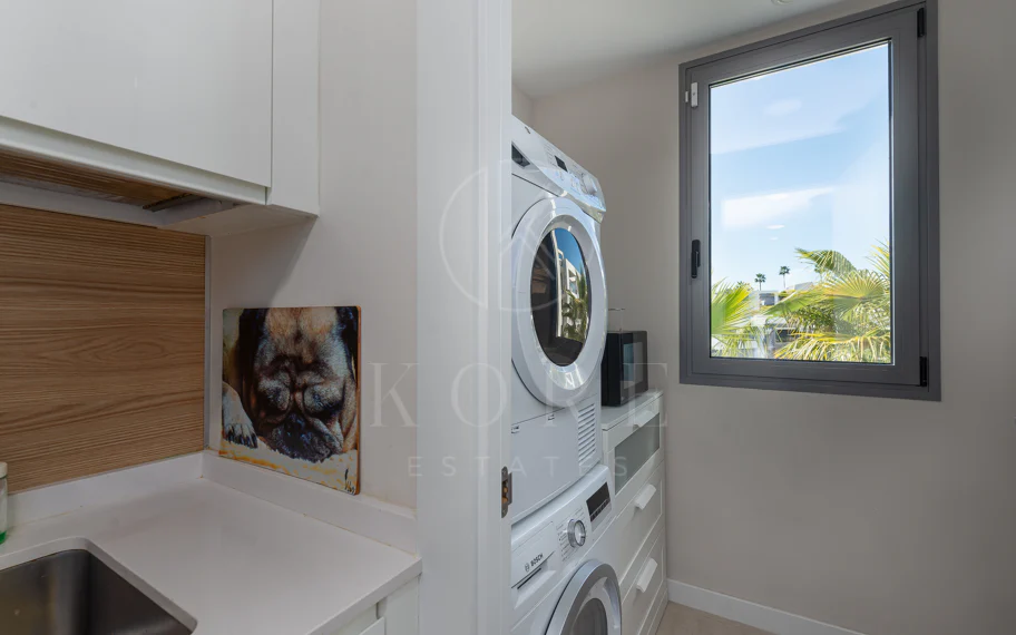 Brand New Modern Apartment with Top Amenities in Selwo Estepona