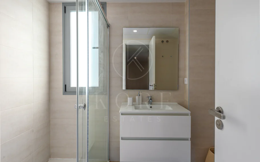 Brand New Modern Apartment with Top Amenities in Selwo Estepona