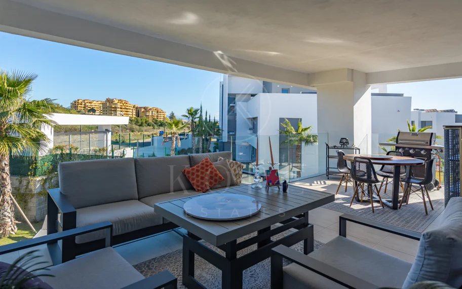 Brand New Modern Apartment with Top Amenities in Selwo Estepona