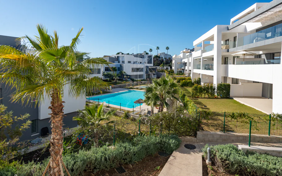 Brand New Modern Apartment with Top Amenities in Selwo Estepona
