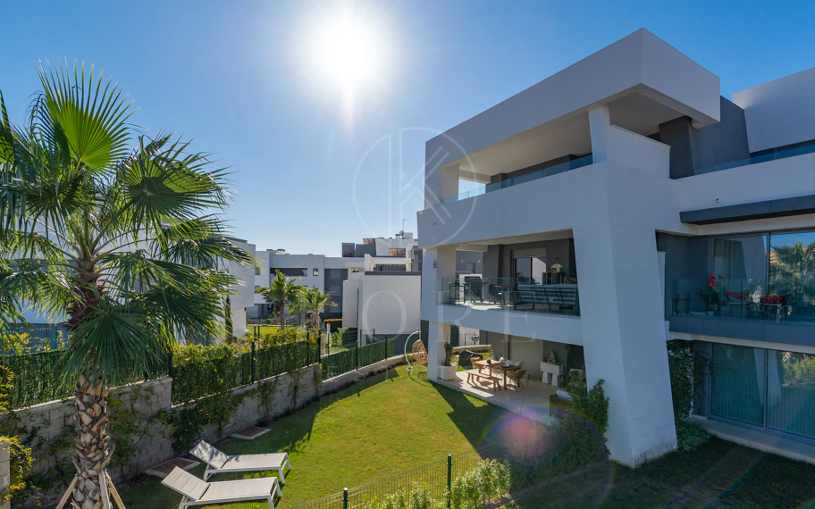 Brand New Modern Apartment with Top Amenities in Selwo Estepona