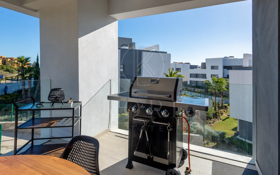 Brand New Modern Apartment with Top Amenities in Selwo Estepona