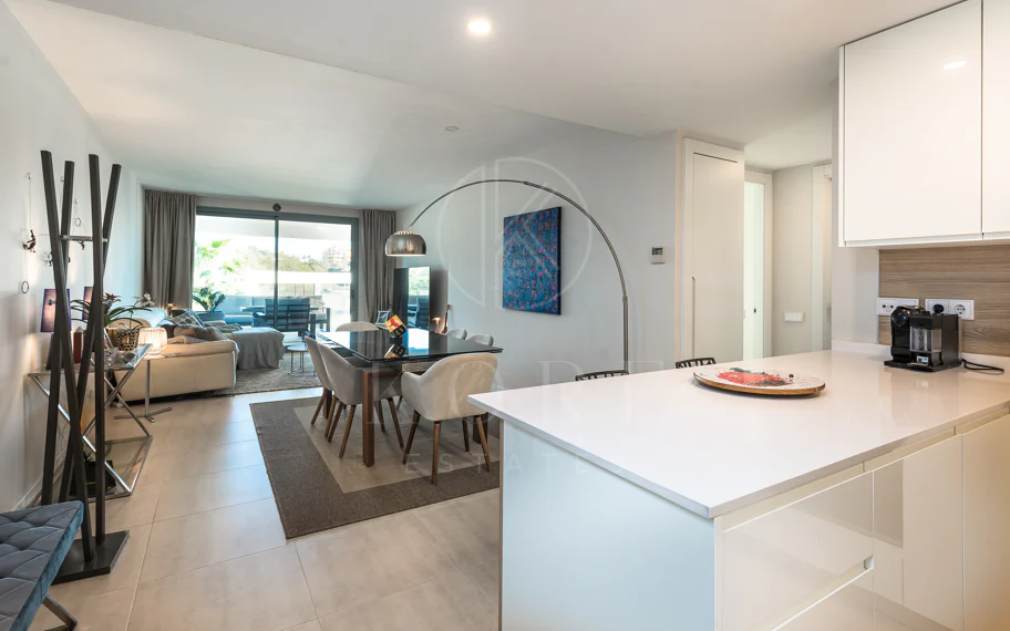 Brand New Modern Apartment with Top Amenities in Selwo Estepona