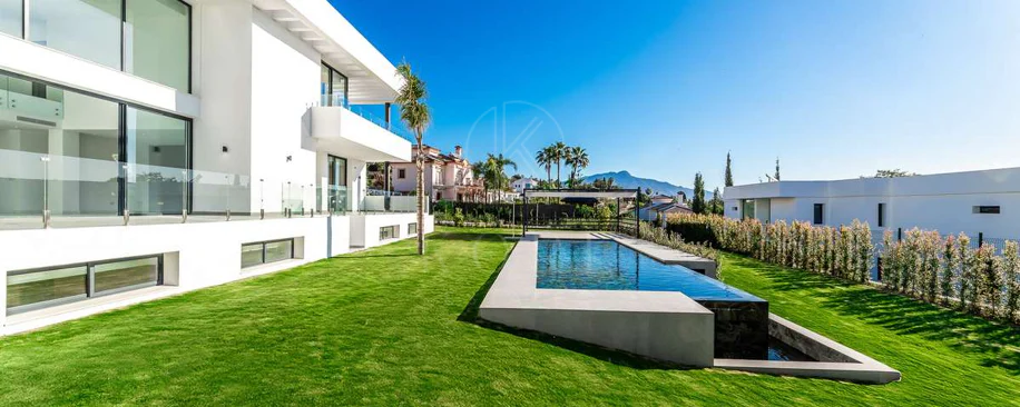 Ansamblu în El Paraiso, Estepona East