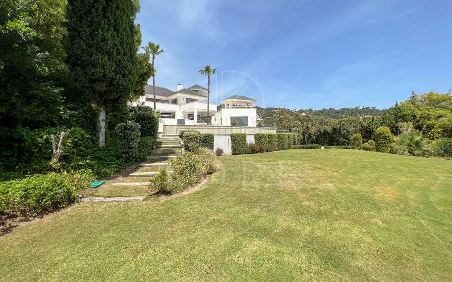 Fantástica villa moderna con increíbles vistas panorámicas al mar