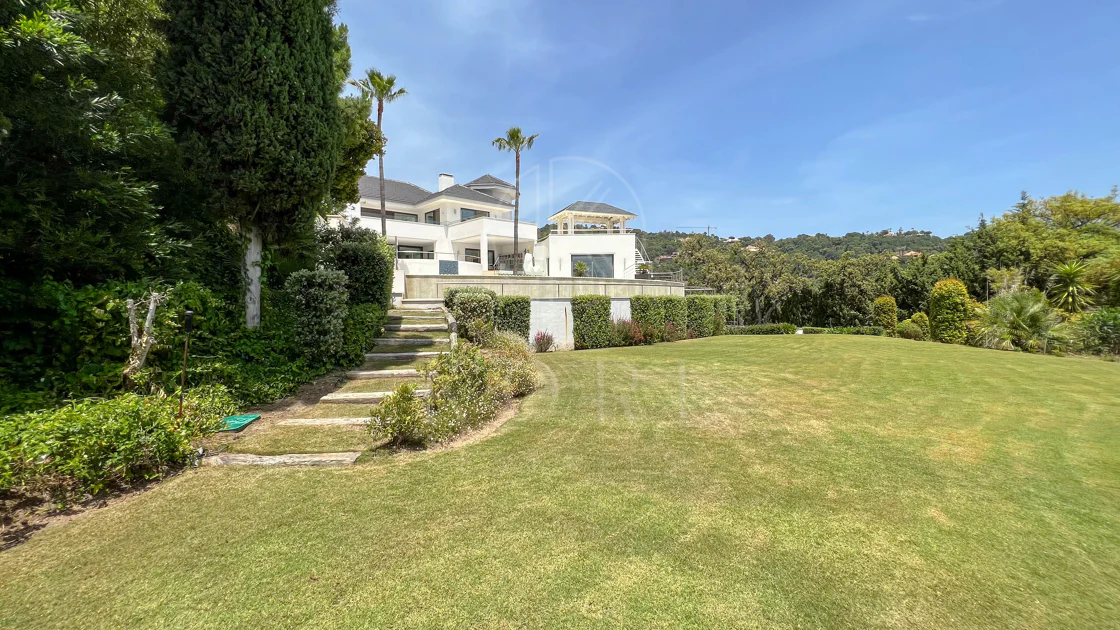 Fantastic modern villa with amazing panoramic sea views in La Zagaleta