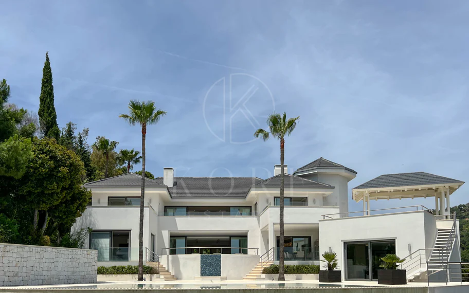 Fantástica villa moderna con increíbles vistas panorámicas al mar