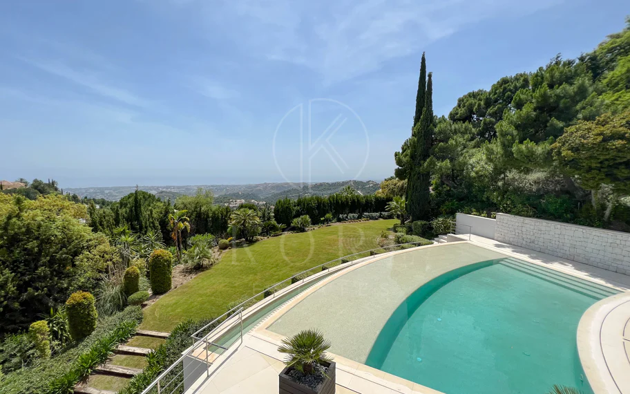 Fantástica villa moderna con increíbles vistas panorámicas al mar