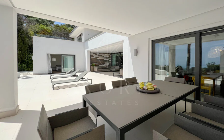 Fantástica villa moderna con increíbles vistas panorámicas al mar