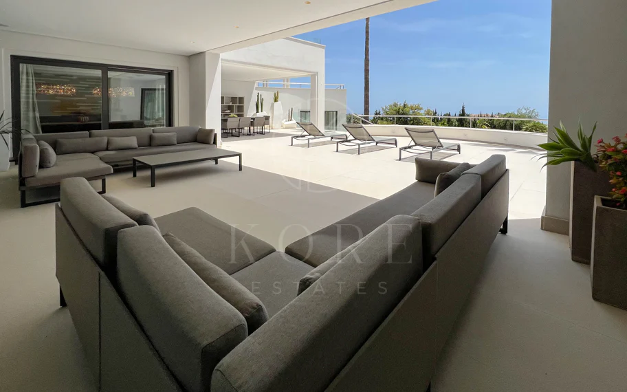 Fantástica villa moderna con increíbles vistas panorámicas al mar