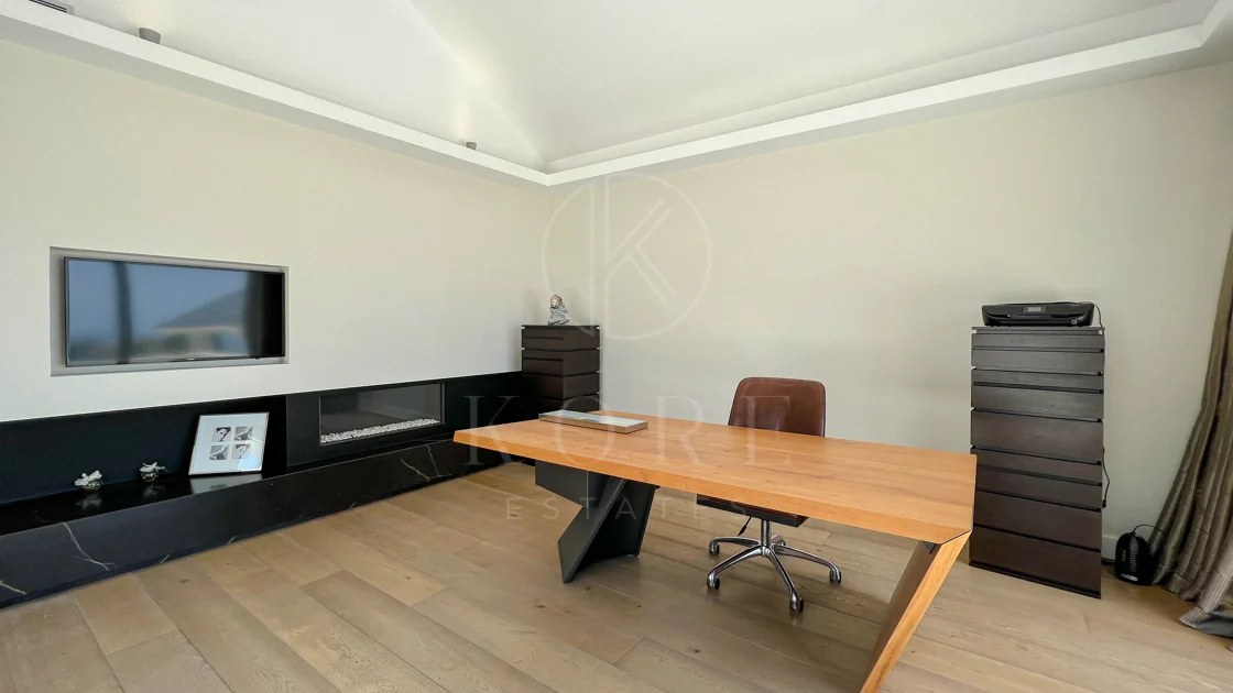Fantastic modern villa with amazing panoramic sea views in La Zagaleta