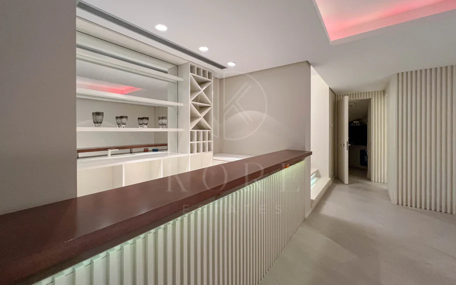 Fantástica villa moderna con increíbles vistas panorámicas al mar