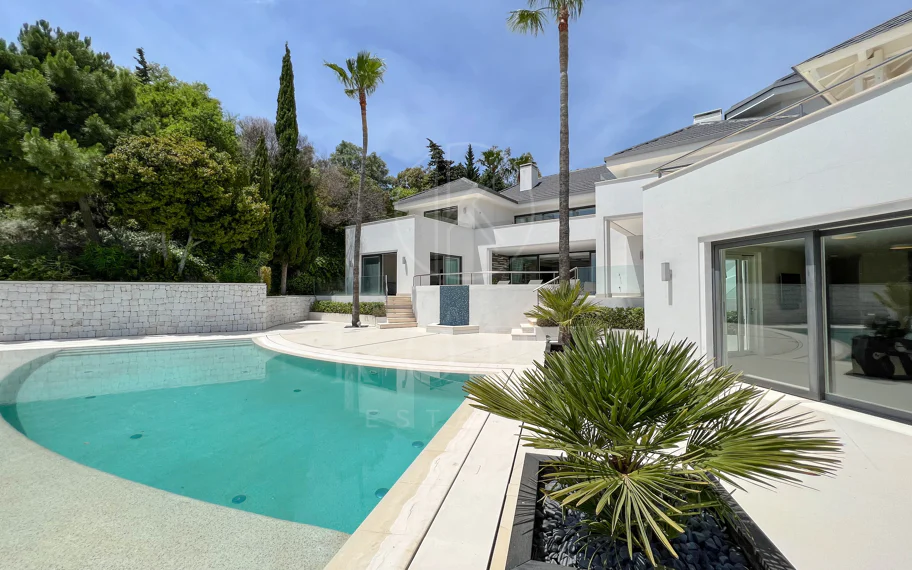 Fantástica villa moderna con increíbles vistas panorámicas al mar