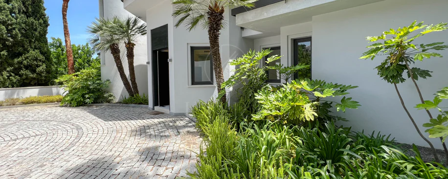 Fantastic modern villa with amazing panoramic sea views in La Zagaleta