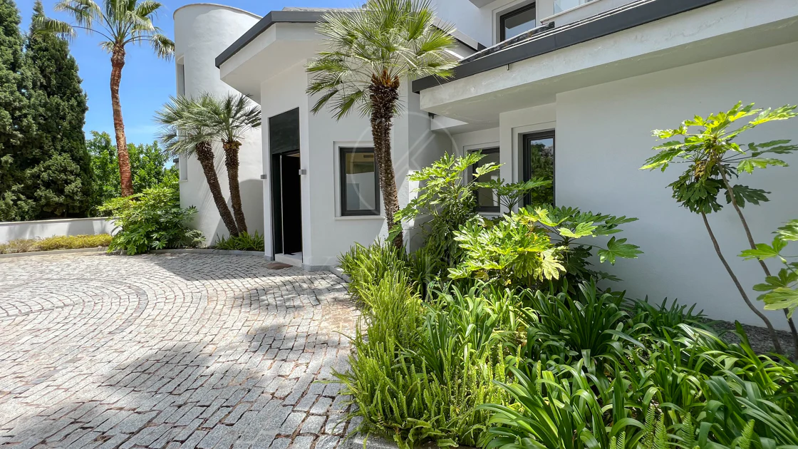 Fantastic modern villa with amazing panoramic sea views in La Zagaleta