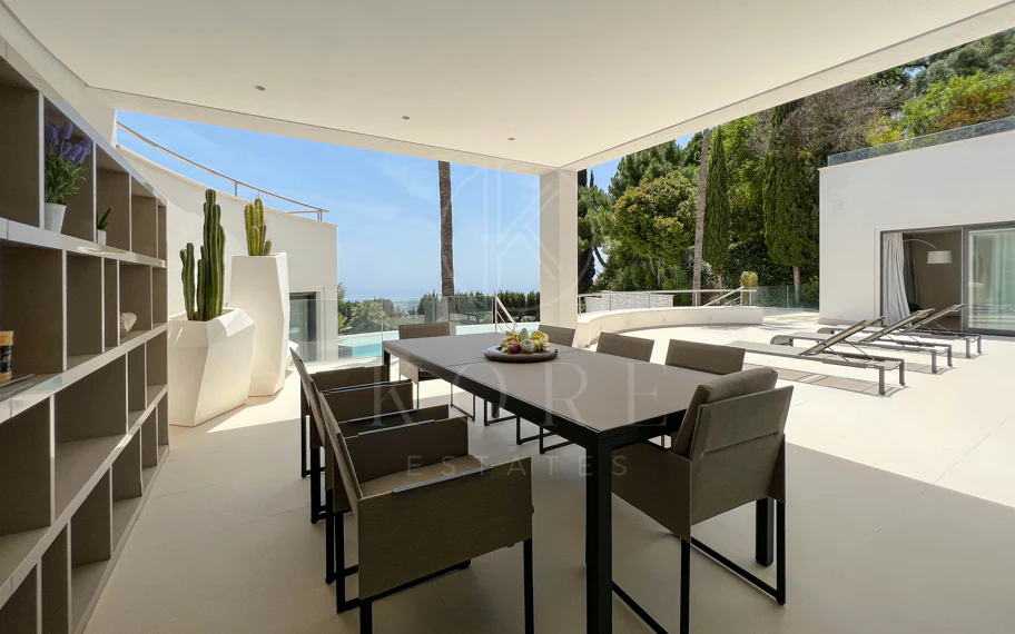 Fantástica villa moderna con increíbles vistas panorámicas al mar