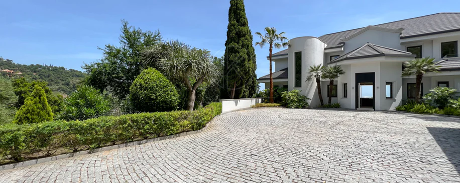 Fantastic modern villa with amazing panoramic sea views in La Zagaleta