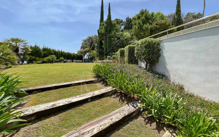 Fantástica villa moderna con increíbles vistas panorámicas al mar